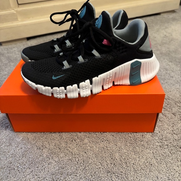 WOMEN'S NIKE FREE METCON 4 TRAINING SHOES - Picture 2 of 8